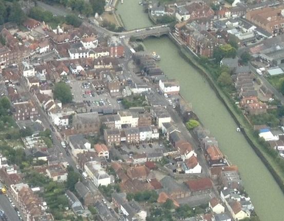 An image of house and a river